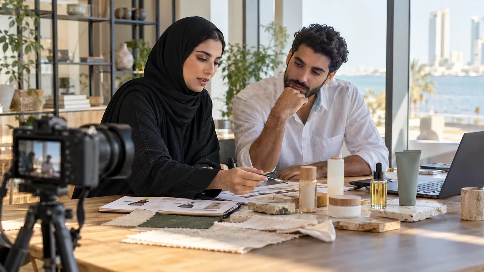 كيف تختار علامة سعودية صانع المحتوى المناسب؟ إطار قرار مبني على الأدلة